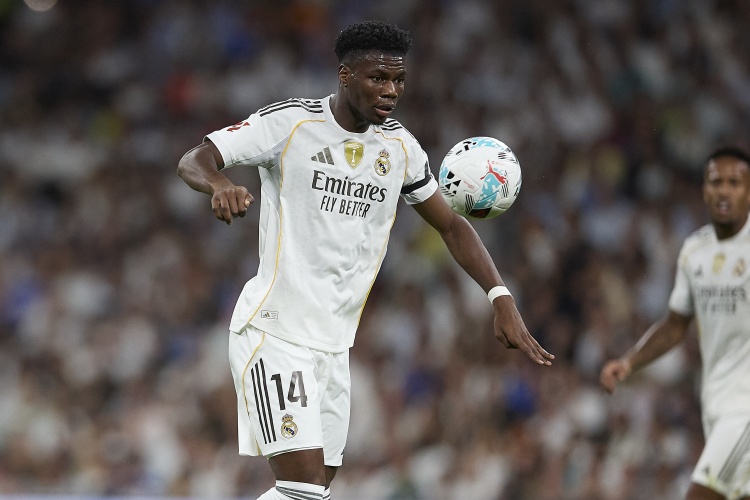 记者:琼阿梅尼、贝林厄姆、巴尔韦德等人参加皇马今日训练 记者:琼阿梅尼、贝林厄姆、巴尔韦德等人参加皇马今日训练